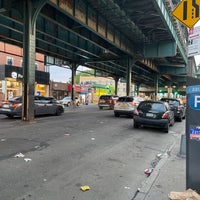 Photo taken at East Bronx by 4⃣Leonidas™ on 6/25/2022