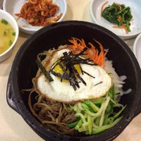 Foto diambil di Keo Ku Restaurant oleh Maggie P. pada 2/27/2014