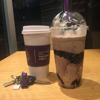 Photo taken at The Coffee Bean &amp;amp; Tea Leaf by 🍰 on 4/19/2017