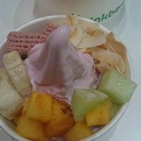 Photo taken at Pinkberry by HN on 11/11/2017