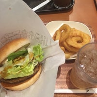 Photo taken at MOS Burger by 先輩 梅. on 4/29/2019