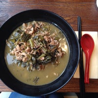 รูปภาพถ่ายที่ Toro Noodle Bar โดย Khoo E. เมื่อ 11/2/2014
