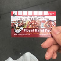 7/13/2017 tarihinde Minju L.ziyaretçi tarafından Royal Grill Halal Food'de çekilen fotoğraf