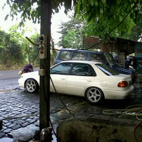 Photo taken at Arema Car Wash 24 Hour Non Stop (Kalimalang) by andy w. on 7/6/2013