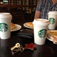 5/5/2013 tarihinde Leone S.ziyaretçi tarafından Starbucks'de çekilen fotoğraf
