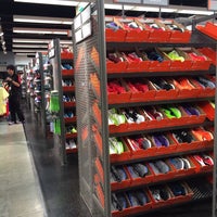 Nike Clearance Store Sporting Goods Shop In 鶴見区