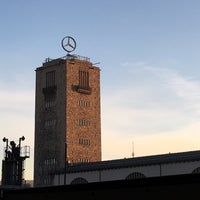 Photo taken at Stuttgart Hauptbahnhof by Guido O. on 12/8/2016