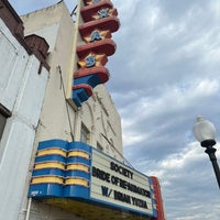 Foto diambil di Texas Theatre oleh David R. pada 9/2/2023