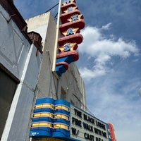 Foto diambil di Texas Theatre oleh David R. pada 6/4/2023
