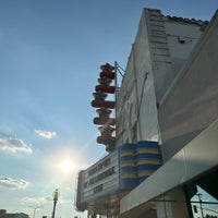 Foto diambil di Texas Theatre oleh David R. pada 9/9/2023