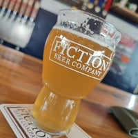 Photo taken at Fiction Beer Company by Jeffrey R. on 10/11/2022