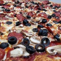 Das Foto wurde bei Ronny&amp;#39;s Pizza Saburtalo | რონის პიცა საბურთალო von Eric B. am 9/26/2012 aufgenommen