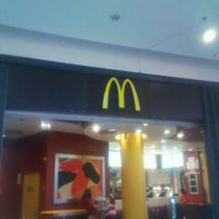 Foto diambil di McDonald&amp;#39;s oleh carmelo d. pada 9/30/2012