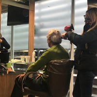 9/30/2017 tarihinde Maria V.ziyaretçi tarafından Silvia Galván Hair + Image Studio'de çekilen fotoğraf