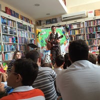 Photo taken at Viva Livraria e Editora by Alex on 5/30/2015