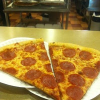 11/3/2012にDonald W.がSupreme Pizza and Subsで撮った写真