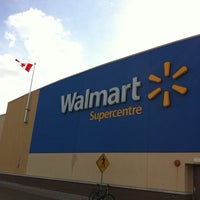 รูปภาพถ่ายที่ Walmart โดย Paul B. เมื่อ 10/5/2012