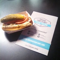 Foto tomada en George&amp;#39;s Hot Dogs  por Chicago Food Planet F. el 9/4/2013