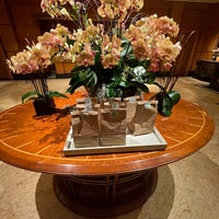 Photo taken at Four Seasons Hotel Singapore by Stroporez on 3/27/2023