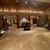 Photo taken at Four Seasons Hotel Singapore by Stroporez on 3/27/2023