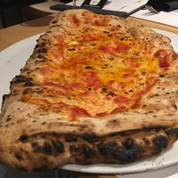 รูปภาพถ่ายที่ Pizzeria Salvo โดย Алекс М. เมื่อ 10/11/2019