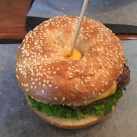 10/1/2018에 Алекс М.님이 Mixtape - Bagel Burgers에서 찍은 사진