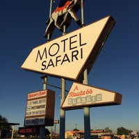 รูปภาพถ่ายที่ Motel Safari โดย Art G. เมื่อ 10/11/2017