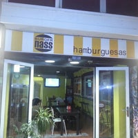 Foto tirada no(a) Burger Nass por Dami D. em 9/19/2012