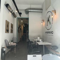 รูปภาพถ่ายที่ Kamarad Coffee Roastery โดย Khaled . เมื่อ 8/2/2023