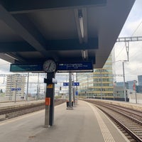 รูปภาพถ่ายที่ Bahnhof Oerlikon โดย Pavel K. เมื่อ 11/5/2021