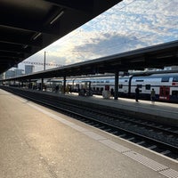 5/12/2022 tarihinde Pavel K.ziyaretçi tarafından Bahnhof Oerlikon'de çekilen fotoğraf