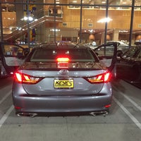 Photo prise au Keyes Lexus | LA&amp;#39;s Digital Dealer par Kirit S. le9/20/2015