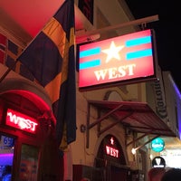 Foto tirada no(a) West Bar por Serdar em 7/16/2017