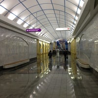 Photo taken at metro Mezhdunarodnaya by Romario on 4/20/2013