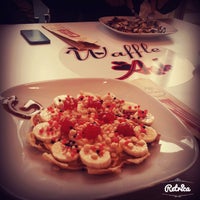 Foto scattata a Waffle Aşkı Plus CAFE da Gülçin A. il 10/30/2014