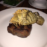 Снимок сделан в Kingsley&amp;#39;s Steak &amp;amp; Crabhouse пользователем Malachi F. 6/22/2015