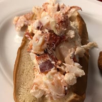 Das Foto wurde bei Blue Ridge Seafood von Kelly am 2/5/2017 aufgenommen