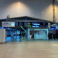 Photo taken at Keikyu Platforms 2-3 by Dennsyakun on 11/10/2021