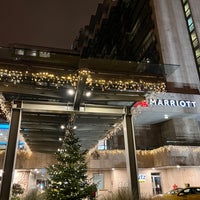 รูปภาพถ่ายที่ Budapest Marriott Hotel โดย Armin B. เมื่อ 12/9/2023