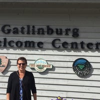 Foto tirada no(a) Gatlinburg Welcome Center por Ken G. em 4/8/2017