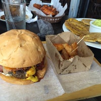 Foto tirada no(a) Porky&amp;#39;s Burger Bar por Kevin J G. em 2/27/2015