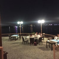Das Foto wurde bei Moonlight Restaurant von Ferhat Ş. am 5/27/2018 aufgenommen