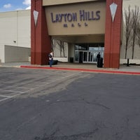 Foto tirada no(a) Layton Hills Mall por Jay D. em 3/19/2018