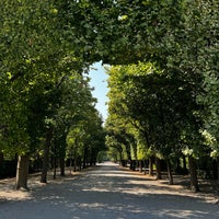 Photo taken at Irrgarten Schönbrunn by Levent on 7/21/2022