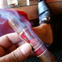 1/16/2016에 Casa Hispaniola Cigar S.님이 Casa Hispaniola Cigars | Cigars Shop | Englewood Cigars | Cigar Lounge에서 찍은 사진