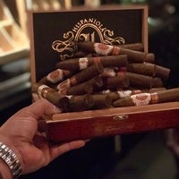 Foto diambil di Casa Hispaniola Cigars | Cigars Shop | Englewood Cigars | Cigar Lounge oleh Casa Hispaniola Cigar S. pada 3/11/2019