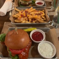 Foto scattata a 5 Napkin Burger da Danika il 10/25/2020