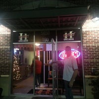 Foto tomada en II Brothers Bar &amp;amp; Grill  por Tracy G. el 12/1/2012