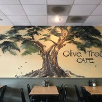 7/6/2021 tarihinde Laura P.ziyaretçi tarafından Olive Tree Cafe'de çekilen fotoğraf