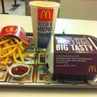 Photo taken at McDonald&amp;#39;s by Victor on 11/2/2012